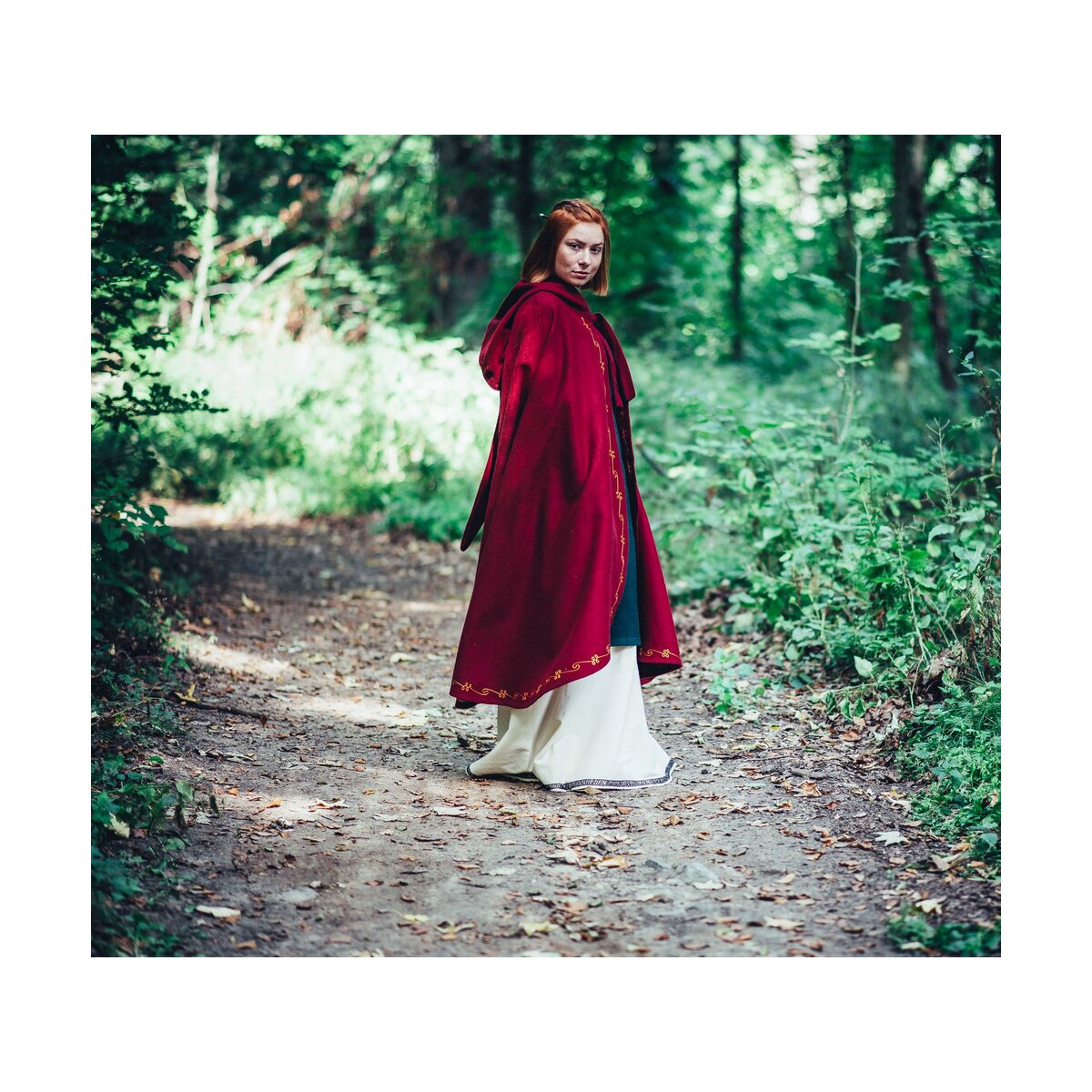 Short Medieval Cape Wool Red