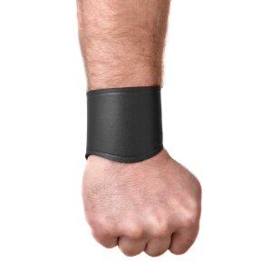 Short leather cuff with square strap