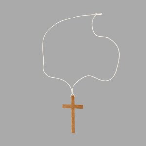 Chaîne avec pendentif croix en bois