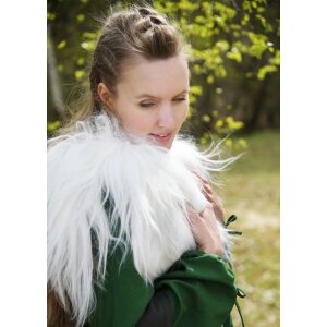 Shoulder fur made from Nordland sheepskin, white with patches