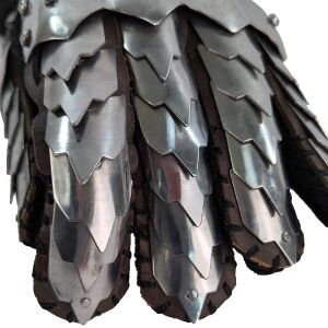 Medieval Gothic chainmail gauntlets, 16 gauge (1.6 mm)