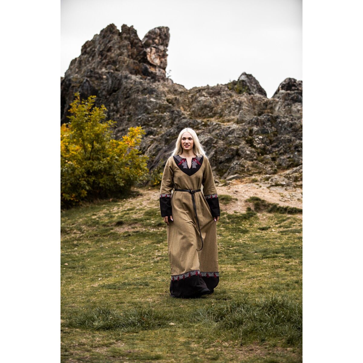 Viking dress cotton hand embroidery V-ne box