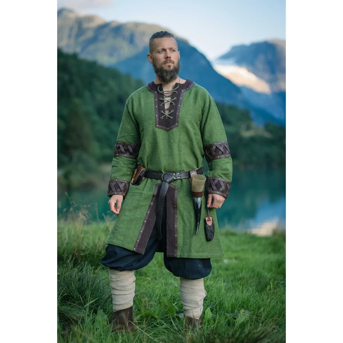 Viking tunic green leather appliqu&eacut box