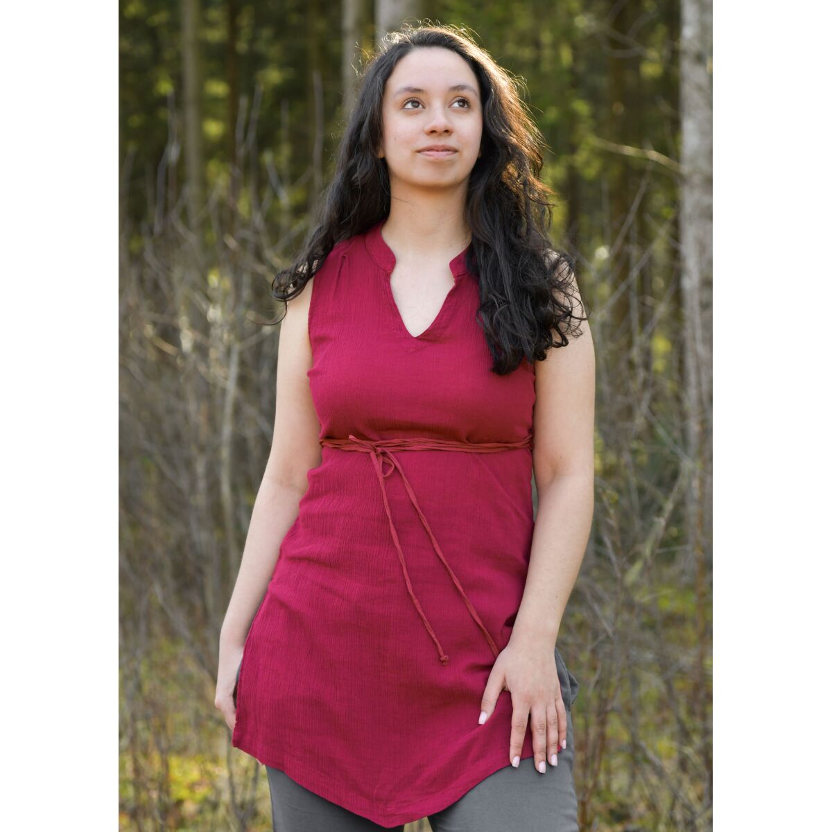 Medieval ladies tunic wine red crinkle s box