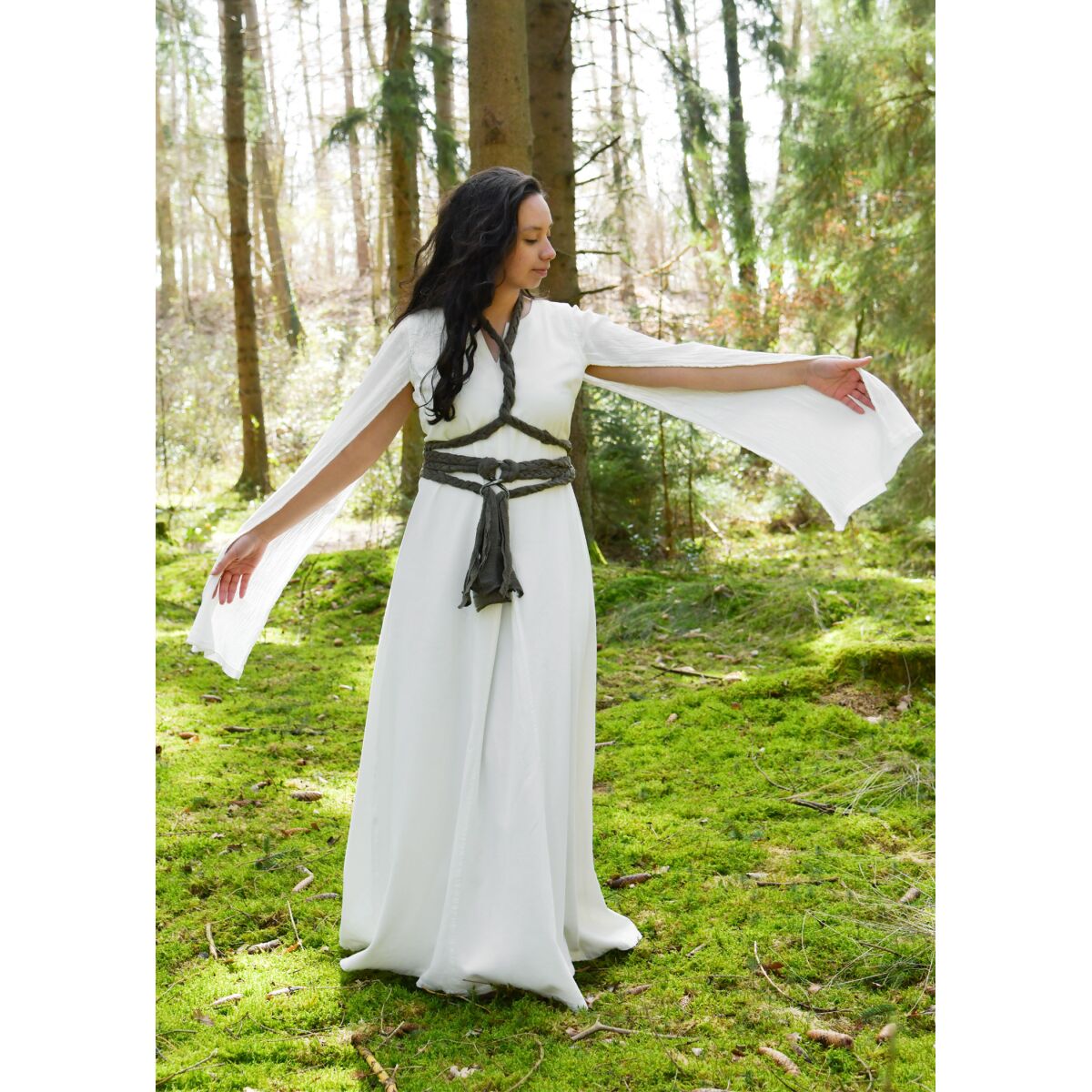 Medieval dress natural long sleeves crin box