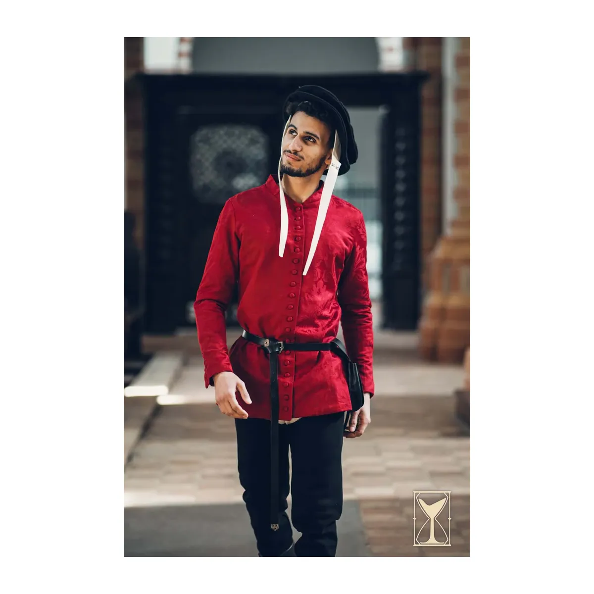 Red brocade jacket Cotehardie late Middl box