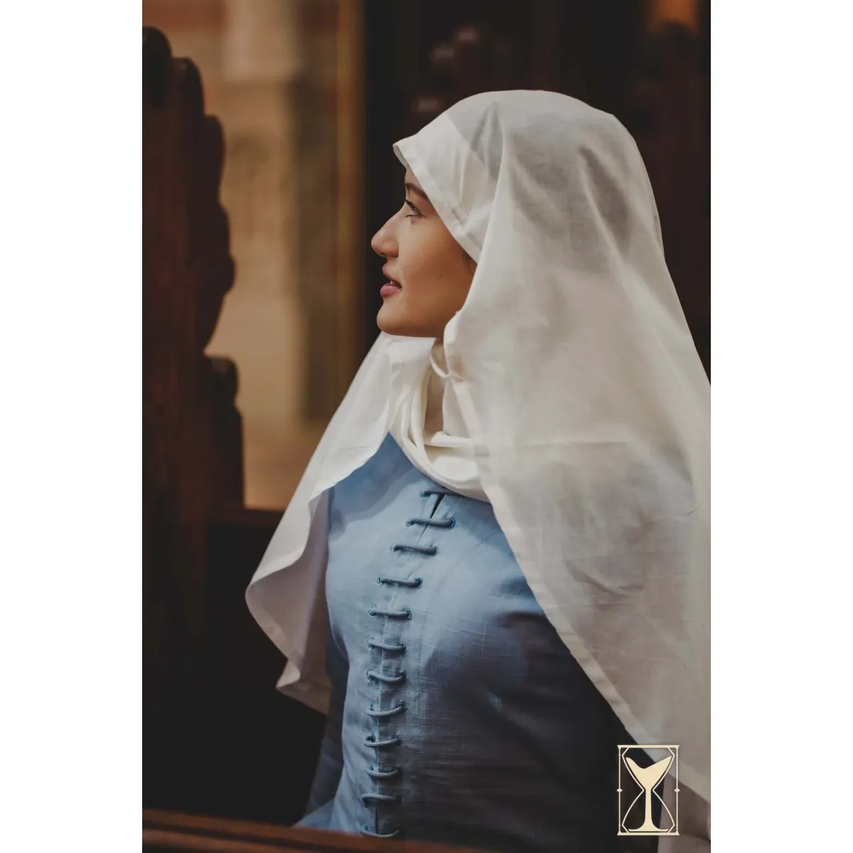 Medieval oval veil made of cotton box