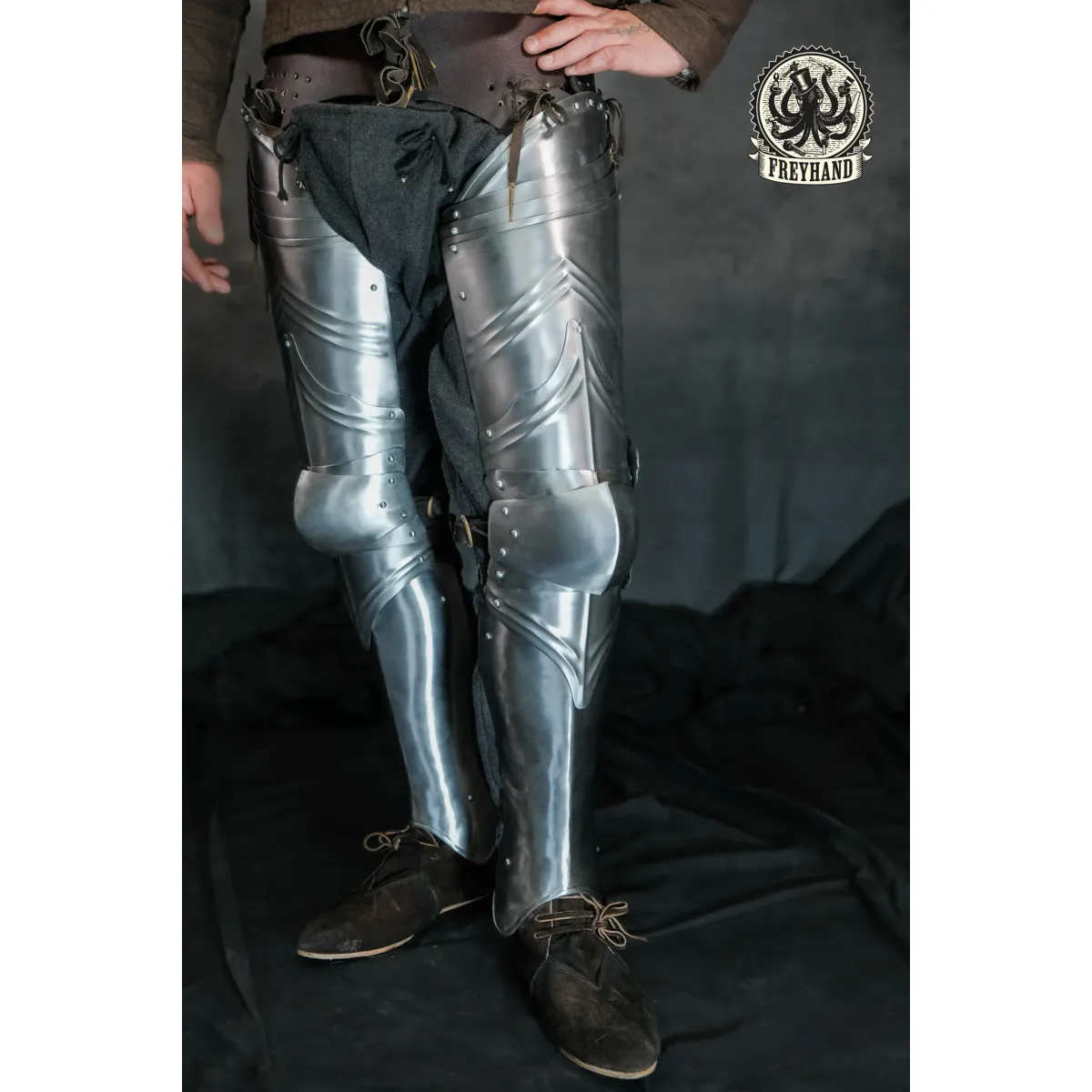 Gothic plate armour - bare steel leg arm box