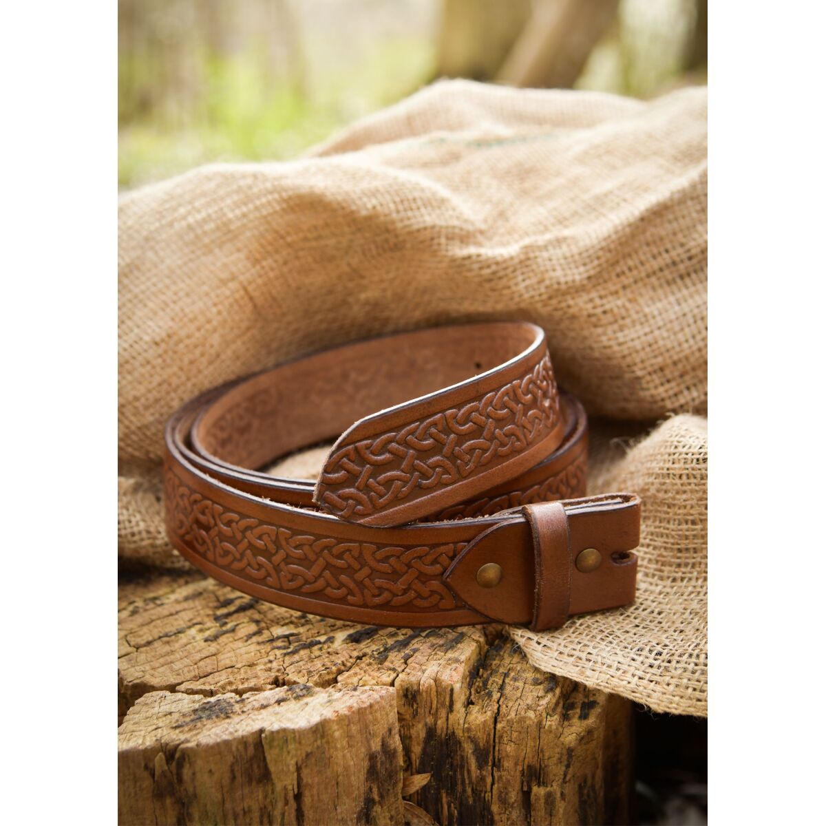 Embossed leather belt without a buckle,  box