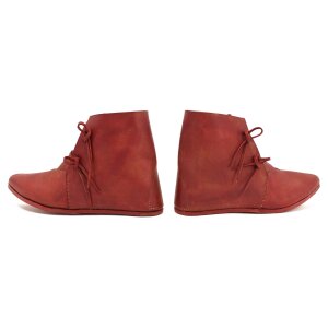 Late medieval half-boots laced Korduan red