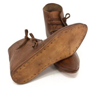 Medieval half boots laced brown dyed