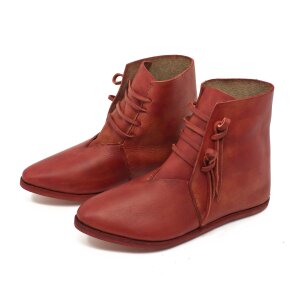 Half boots laced with hobnailed double soles korduan red