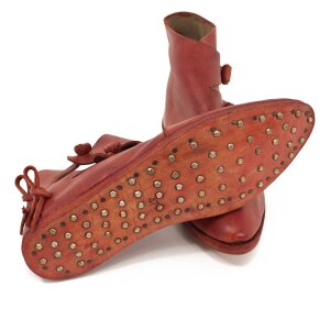 Early medieval toogle half boots with hobnailed double sole korduan red